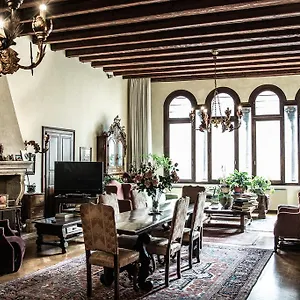 Palazzo Altinate - Note Di Piano Italien